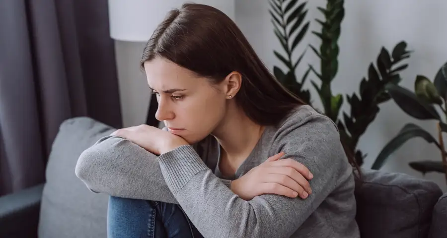 mujer con insatisfacción crónica